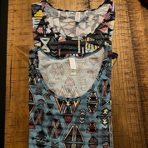 Two LuLaRoe Lynnae’s size small